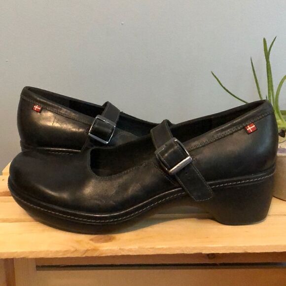 ECCO Black Leather with Strap Woman’s Clog - Picture 1 of 6
